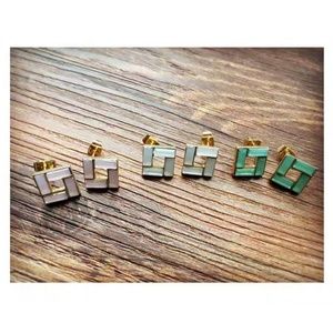Hollow Prismatic Color Studs
